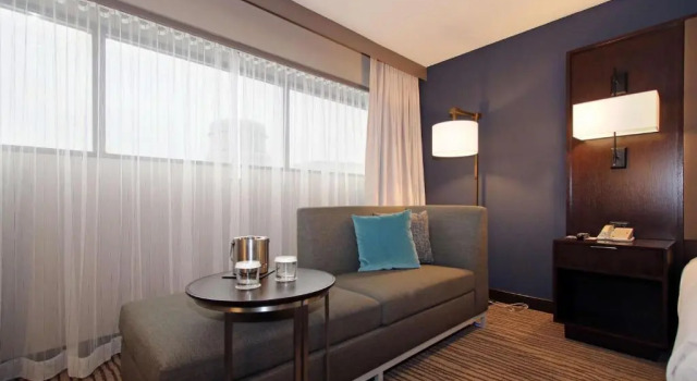 Люкс для деловых встреч Hospitality Parlor (без кровати) DoubleTree by Hilton Hotel Newark Airport