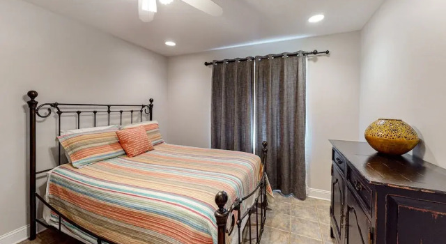Beautiful Home With Modern Conveniences - Close to the Beach, Dogs Welcome