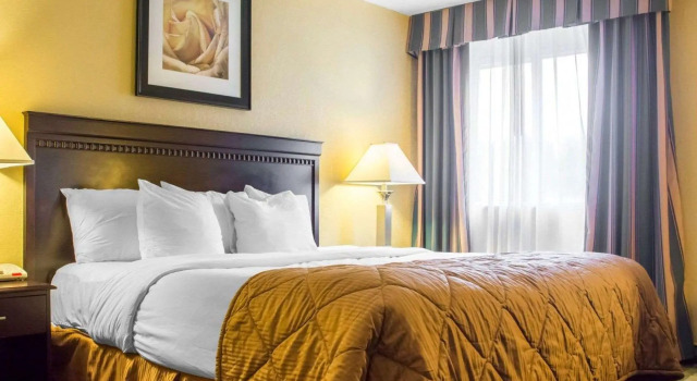 Двухместный люкс c 1 комнатой Quality Inn & Suites Syracuse Fairgrounds