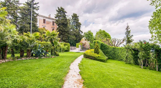 Апартаменты Comfort Tranquil Apartment in Cupramontana With Garden