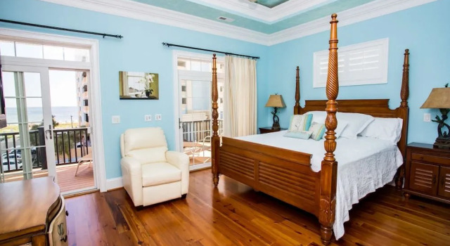 3 BR Beach House 25th Ave. South Ocean Blvd, Забронировать Дом для отпуска Коттеджи Миртл-Бич, рядом с Музей искусств пляжа Миртл, Коттедж