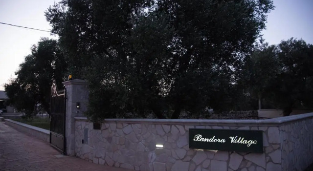 Pandora Luxury Suite