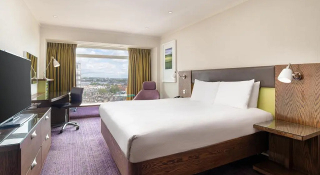 Двухместный номер Superior Hilton London Metropole