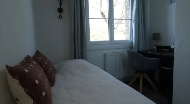 Трёхместный семейный номер Standard Logis Hotel Le Relais De La Poste Restaurant Le Fil du Temps