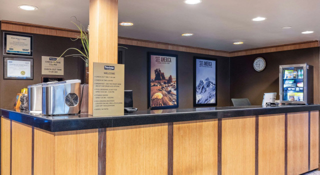 Travelodge Seattle by the Space Needle, Rezerwuj Hotel Hotele w Seattle z basenem, w pobliżu Gum Wall, Basen