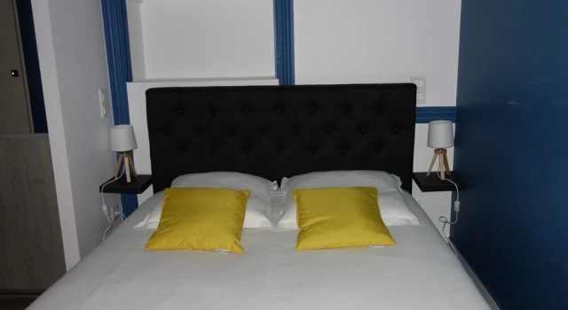 Clermont-ferrand-city-room, Забронировать Отель Отели Клермон-Ферран с парковкой, рядом с Maison de la Culture, Парковка