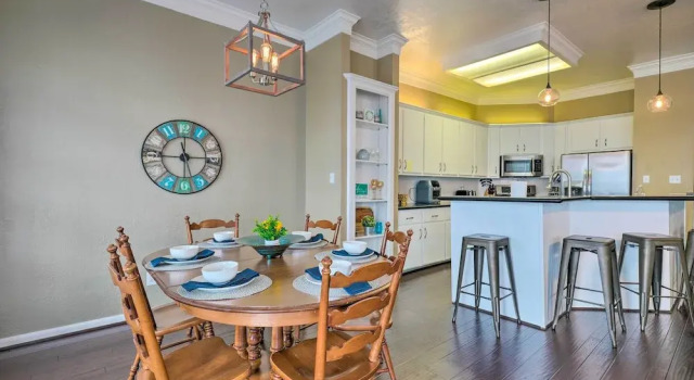 Апартаменты с 4 комнатами с балконом Waterfront Lake Conroe Getaway w/ Multiple Decks