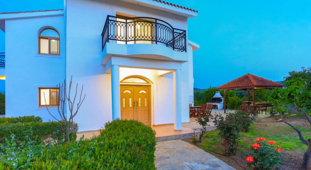 Villa Leda Finiki in Latchi, Rezervovat Vila Chaty v Polis Chrysochous, Chalupa