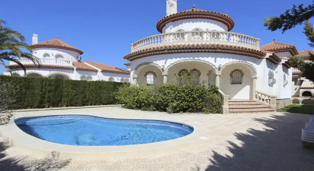Sunrise Villa Cadiz B, Забронировать Вилла Отели Tarragonès с бассейном, Бассейн