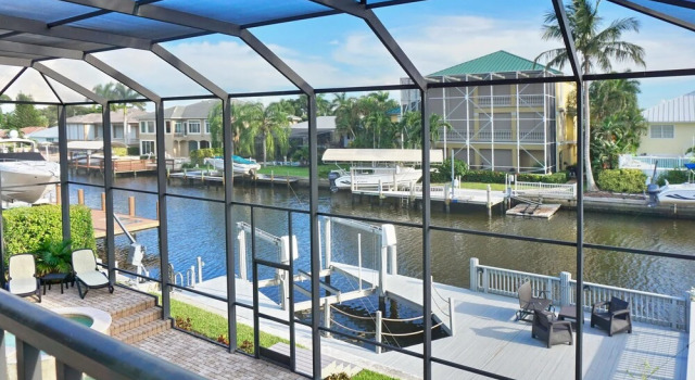 Коттедж Luxury с 5 комнатами с красивым видом из окна TW330 5 Bedroom Holiday Home by Marco Naples Vacation Homes