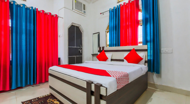 OYO 37103 Maa Vaishno Guest House