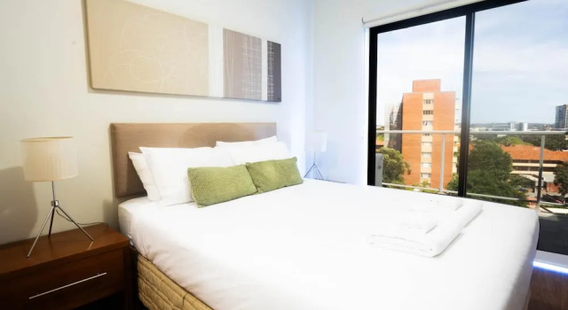 Апартаменты Lovely 2BR Apartment in West Perth With Parking!