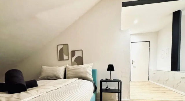 Comfortable Budget Room near Liesing, Rezervați Apartament Viena Austria, aproape de Liesing Railway Station
