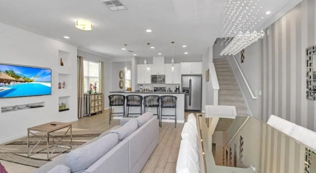 4 Bed Townhome With Private Pool Near Disney! 4 Bedroom Townhouse by Redawning, Rezerwuj Dom wakacyjny Kissimmee Kissimmee