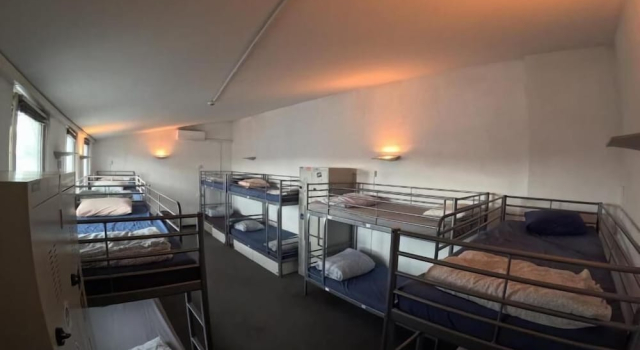 Bett im Wohnheim mit Stadtblick Vitae Hostel