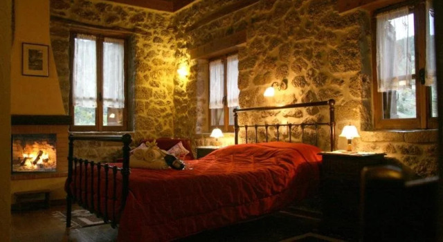 Pigi Tarlampa Hotel, Prenota Hotel Ano Trikala Ziria Ski