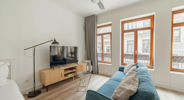 Апартаменты Downtown Comfort Apartment by Vacationy