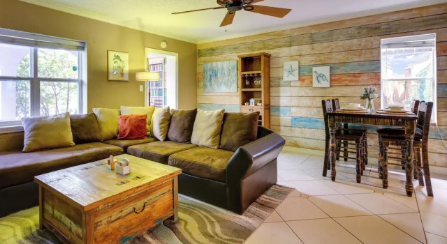 Deck, Fire Pit & Grill: Port Isabel Home!, Забронировать Дом для отпуска Порт-Изабель Rio Grande Valley