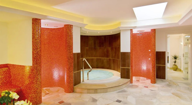 Wellness Residence Villa Leck, Забронировать Вилла Отели Сельва-ди-Валь-Гардена с бассейном, рядом с Горнолыжный курорт Валь-Гардена, Бассейн