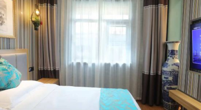 Люкс Deluxe Qieman Theme Hotel (Shangqiu Railway Station Normal College)