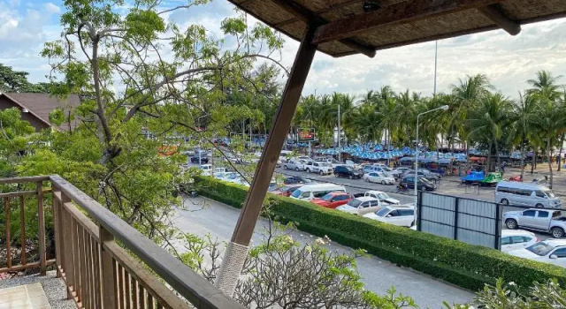 Полулюкс Standard Bangsaen Heritage Hotel
