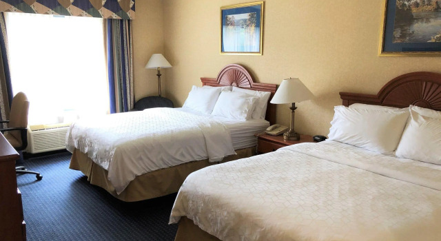 Четырёхместный номер Standard Holiday Inn Express Syracuse Airport by IHG