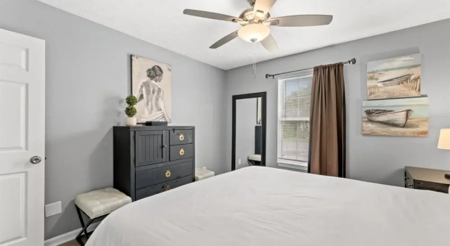 6100 Pinetree Ave, Book Hotel Hoteller i Lower Grand Lagoon med parkering, Parkering