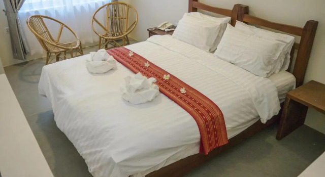 Private Entire 8 BedRooms Garden Pool Villa With Kitchen & BBQ Facilities, Забронировать Вилла Сиемреап 