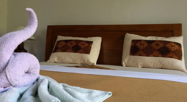 Wenara Bali Bungalows, Rezerwuj Hotel Hotele w Gianyar z basenem, Basen