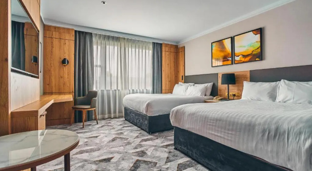 Четырёхместный номер Standard Crowne Plaza Marlow by IHG