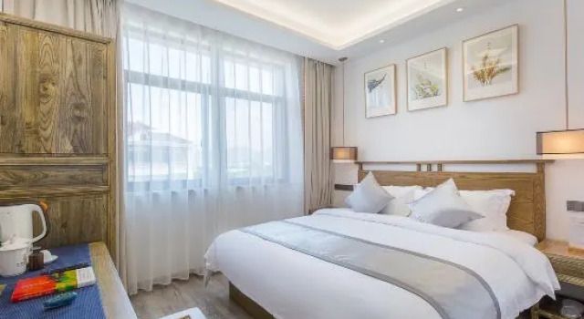 Семейный люкс Deluxe FLoral Hotel · Red Forest Yuyao hotel (Yuyao Siming Lake Scenic Area）