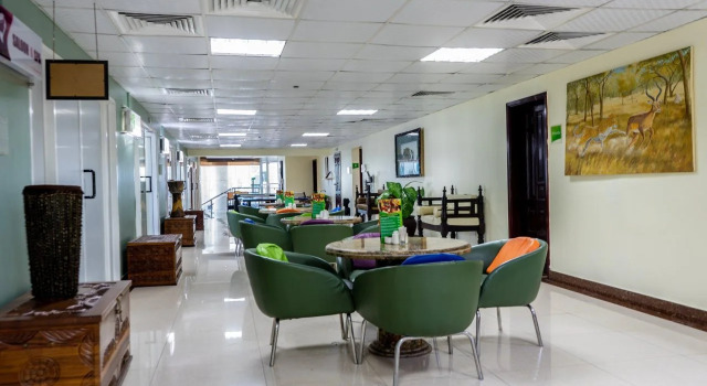 Holiday Inn Dar Es Salaam by IHG, Забронировать Отель Отели Дар-эс-Салама с бассейном, рядом с Zanzibar Ferry Terminal, Бассейн