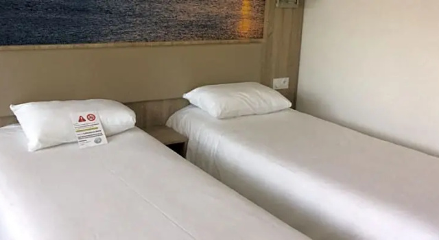 Четырёхместный номер Standard BRIT HOTEL Confort MORLAIX
