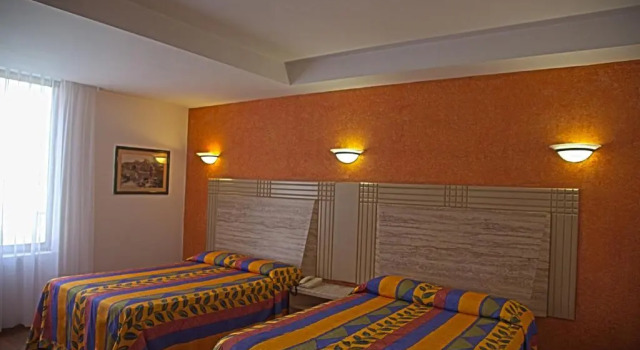 Четырёхместный номер Standard Hotel Cervantes