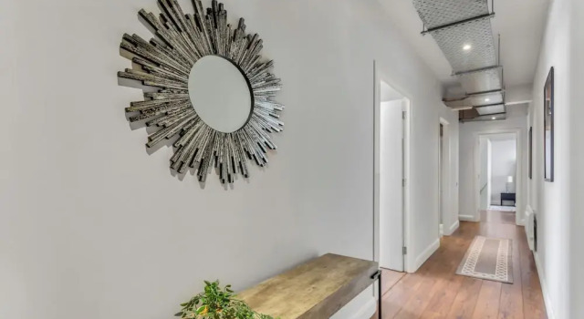 Three Bedroom Apartment in City Reach, Забронировать Апартаменты/квартира Отели Лондона с парковкой, рядом с Госпиталь Святого Варфоломея, Парковка