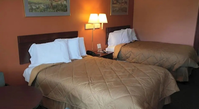 Четырёхместный номер Standard Americas Best Value Inn and Suites Knoxville