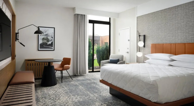 Номер Standard Sheraton Grand Rapids Airport Hotel