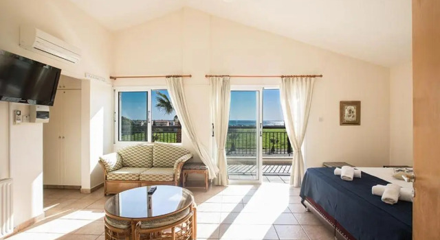 Villa Magusta - Modern 4 Bedroom Ayia Thekla Villa with Pool - Close to the Beach