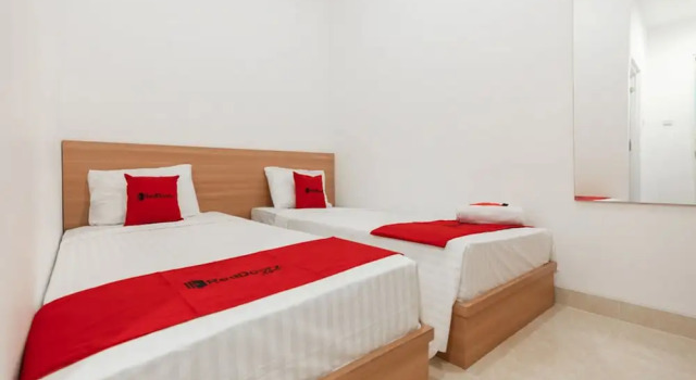 Cemerlang Guesthouse by RedDoorz, Prenota Hotel Hotel a Sulawesi con parcheggio, Parcheggio