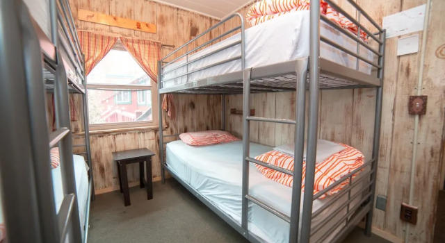 Кровать в общем номере ITH Big Bear Lake Hostel & Lodge