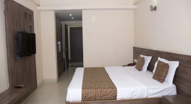 OYO 8109 Hotel Basera, Забронировать Отель Отели Нью-Дели с завтраком, Завтраки