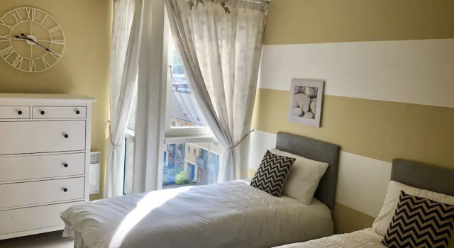 Toothbrush Apartments - Ipswich Waterfront - Anchor St, Забронировать Апартаменты/квартира Отели Ипсвича с парковкой, рядом с Арка и дом Джин Инджелоу, Парковка