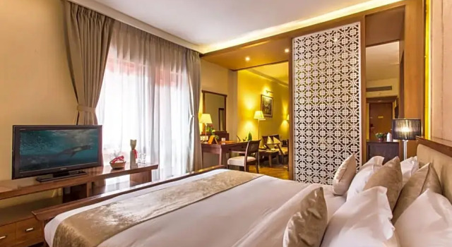 Полулюкс Shangri La Hotel