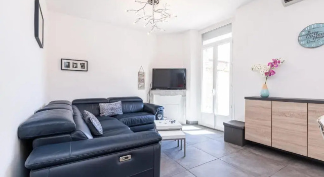 2 Bdrs Downtown & AC - 3 minutes to the Palais