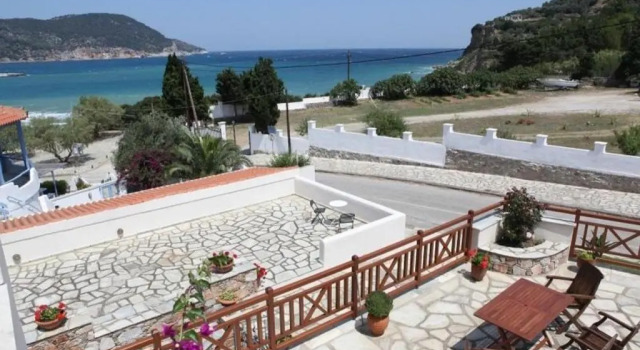 Студия с балконом и с видом на море Pleoussa Studio and Apartments