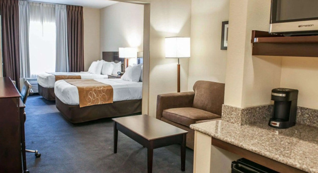 Четырёхместный люкс Comfort Suites Fort Wayne - Southwest