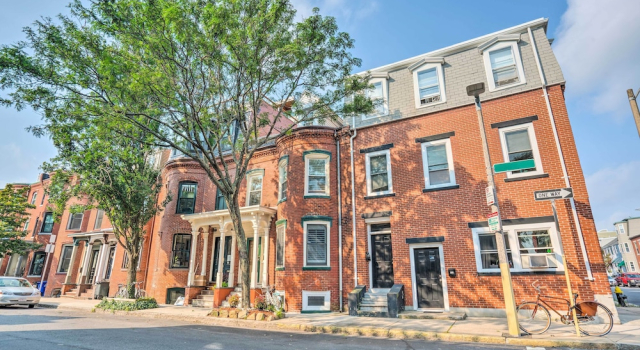 2 Mi to Dtwn: Boston Townhome Near Beaches!