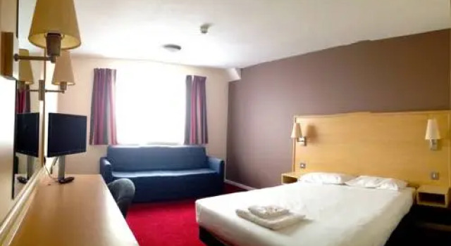 Phoenix Epping Hotel