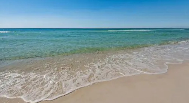 1125 Emerald Beach Resort