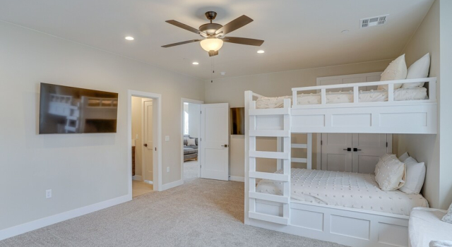 Spacious Utah Escape w/ Balcony & Mountain Views!, Rezerwuj Dom wakacyjny Hotele w Iron County z parkingiem, Parking